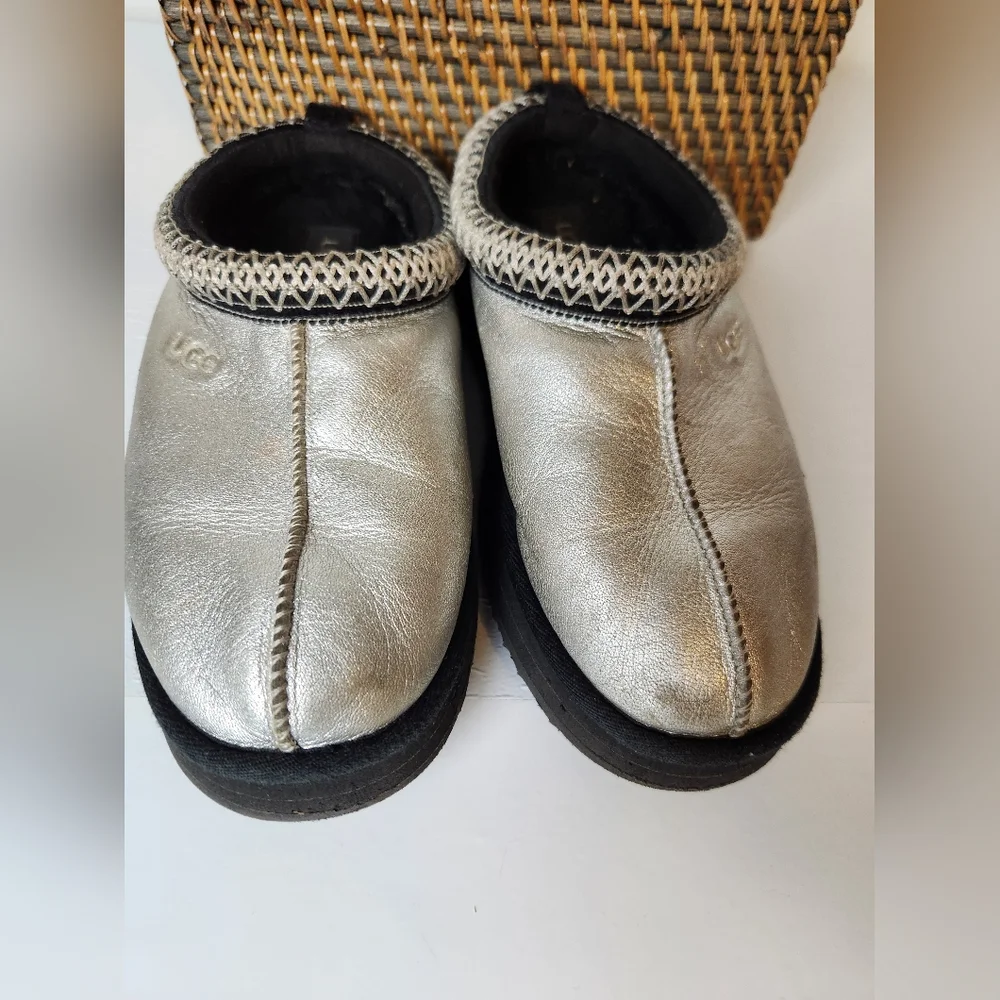 UGG Tazz Leather Faux Fur Lined Metallic Silver Indoor/Outdoor Clog Slippers